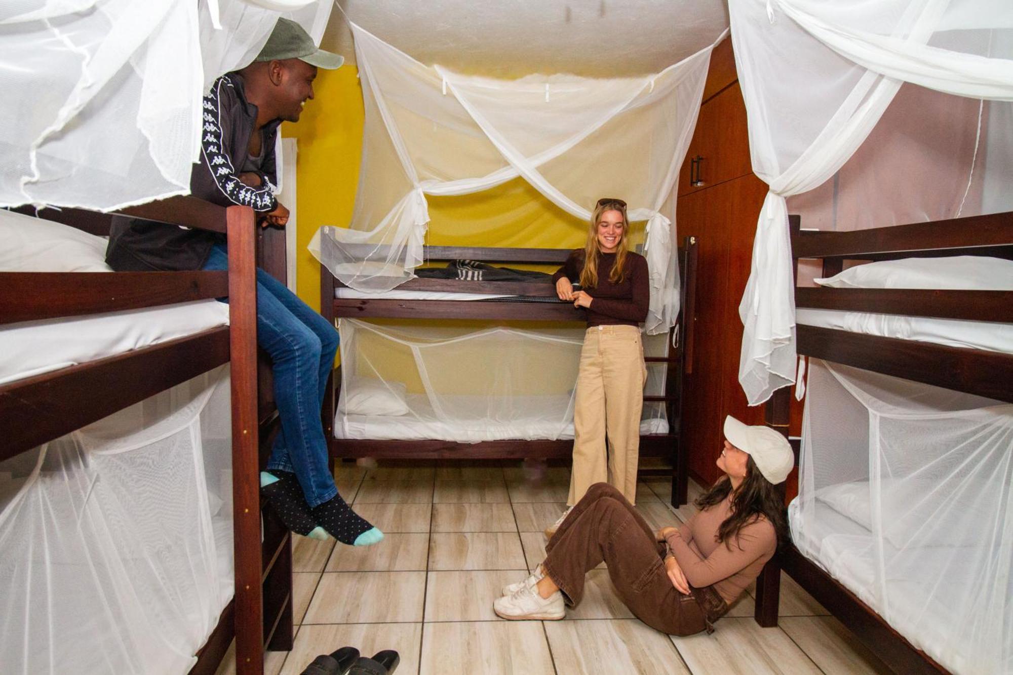 Kruger Park Hostel マールロス・パーク エクステリア 写真